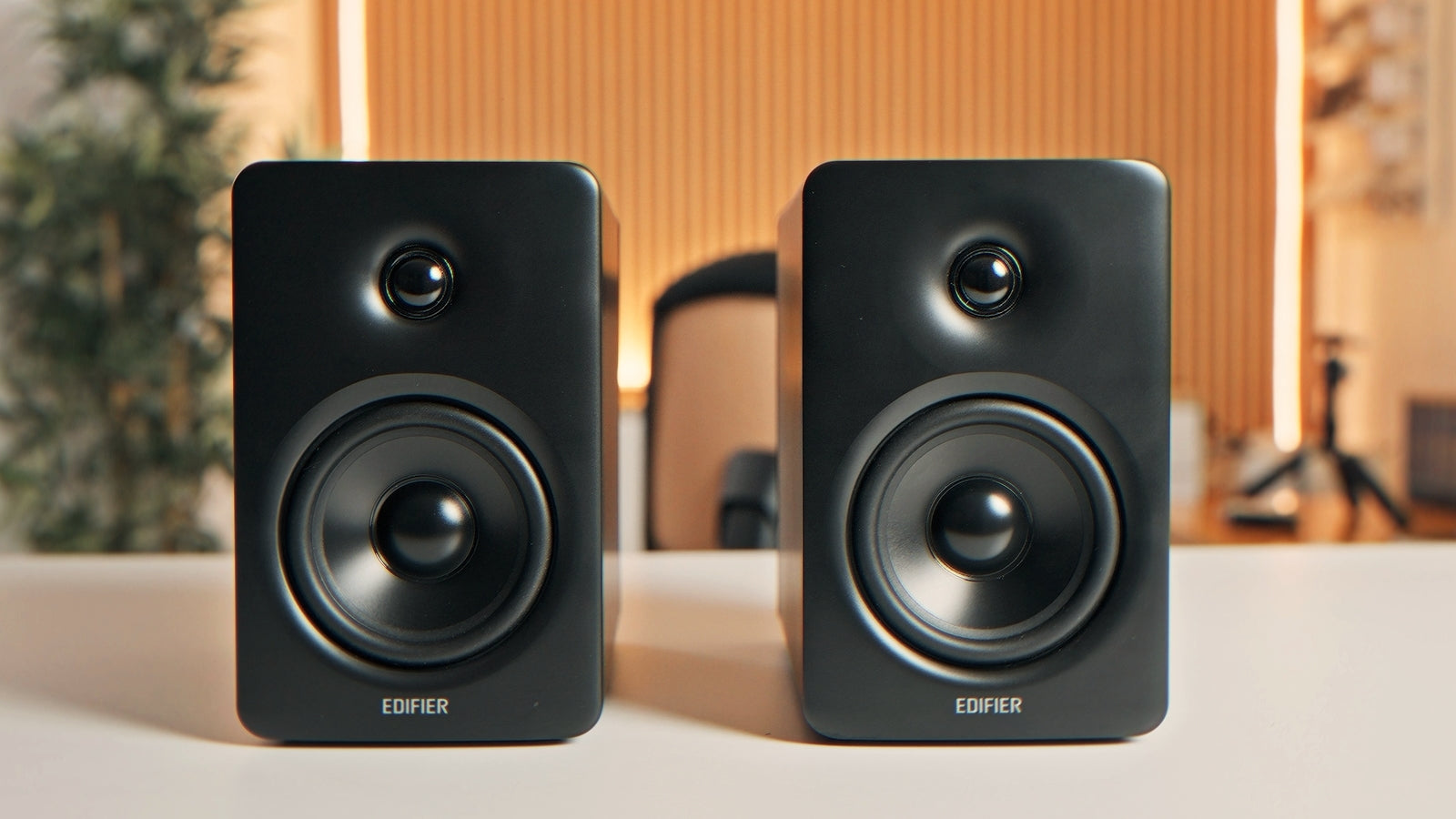 Edifier M90 speaker